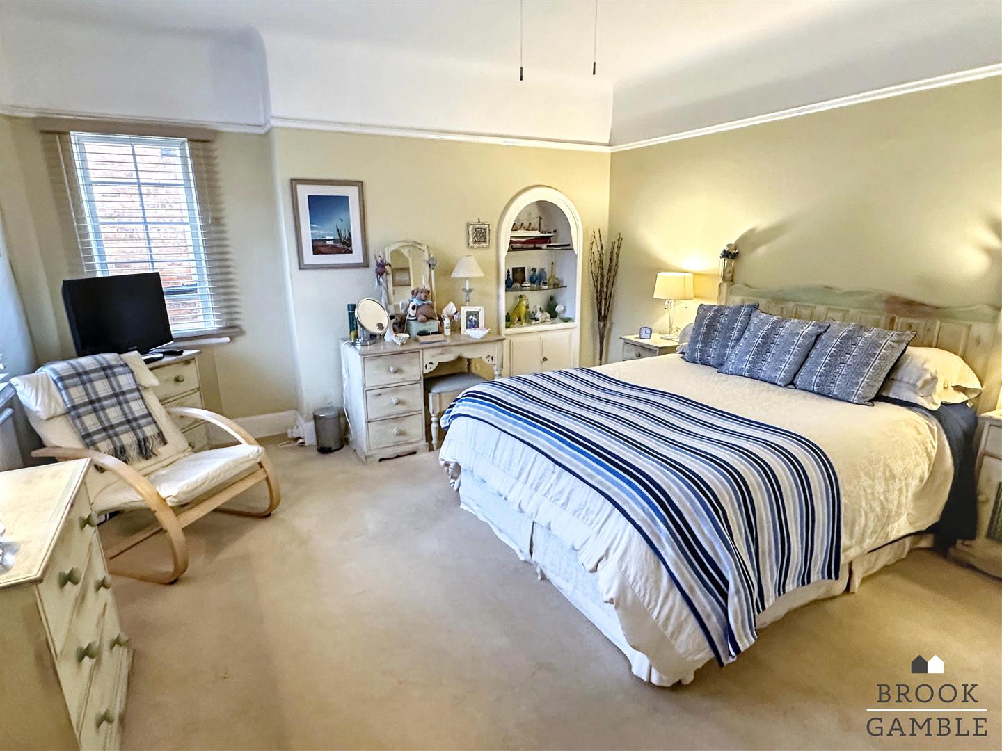 4 Bedroom House - Detached. Le Brun Road in Eastbourne, 22